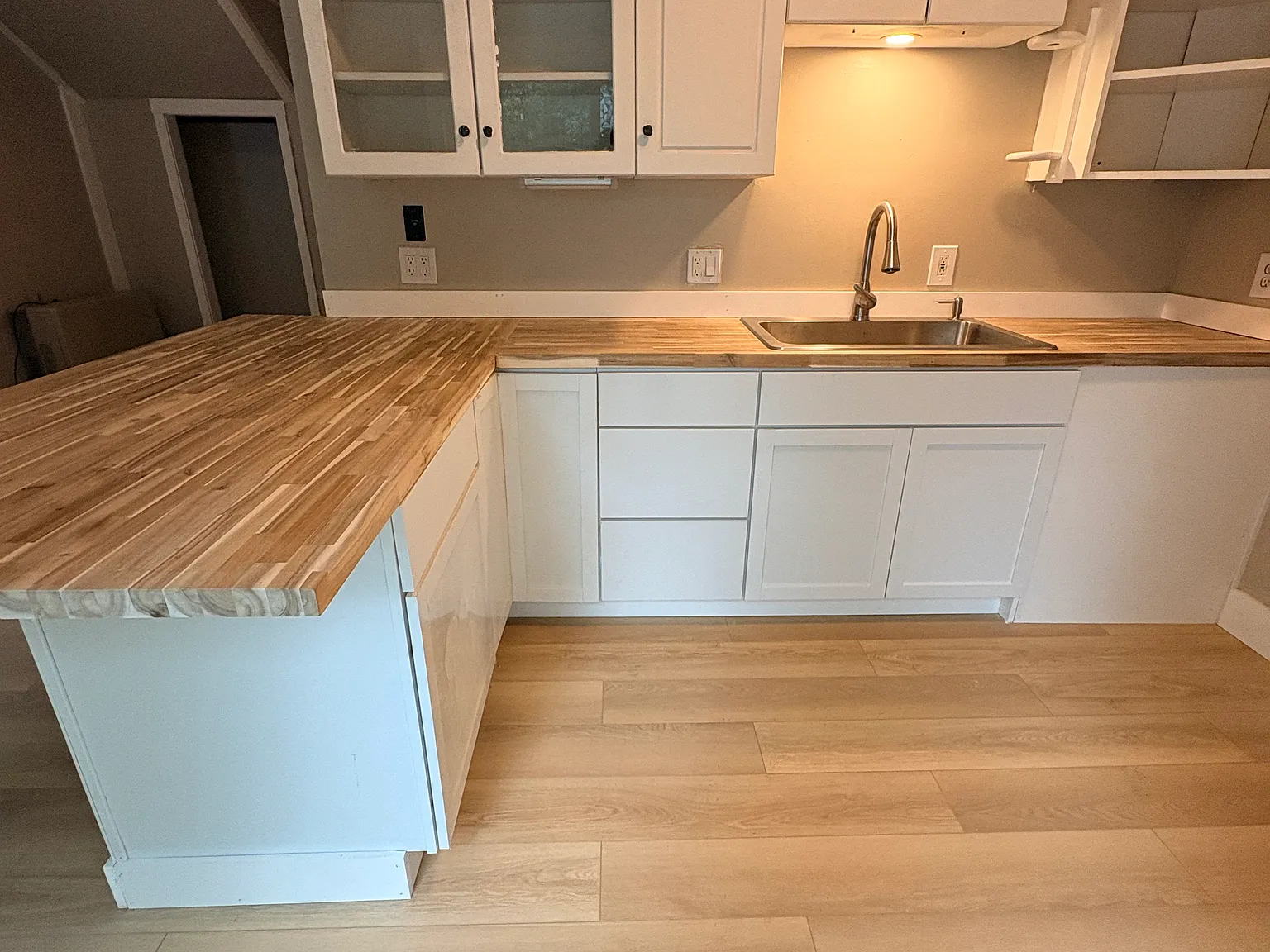 2 bed, 1050 sqft, $1,900 — Photo 1