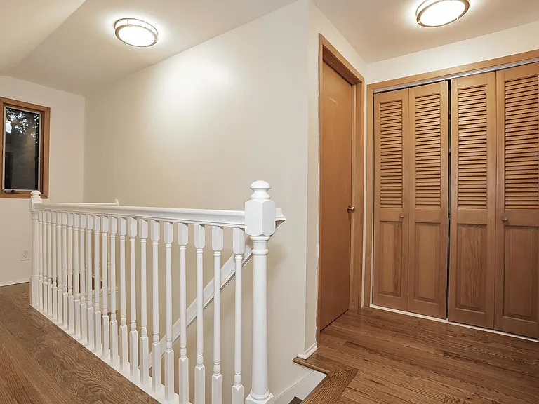 Spacious 2nd Fl landing