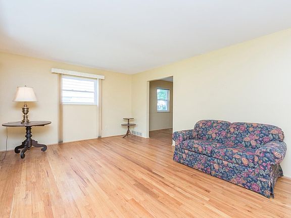 4th image of 2900 N Baylis Dr