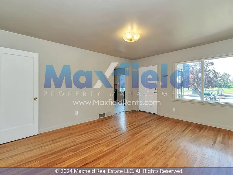 1525 E 2100 S — Photo 28