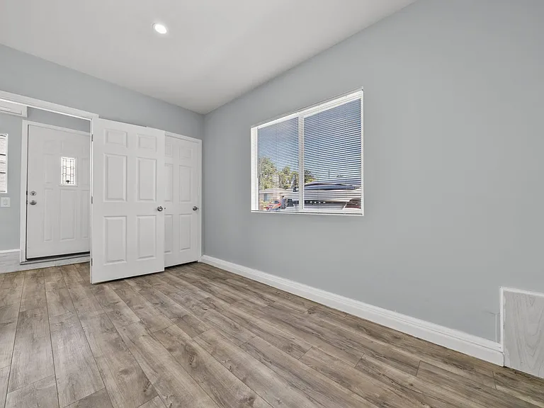 8447 Colbath Ave — Photo 10