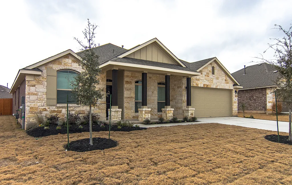 4 bed, 2288 sqft, $2,450 — Photo 3