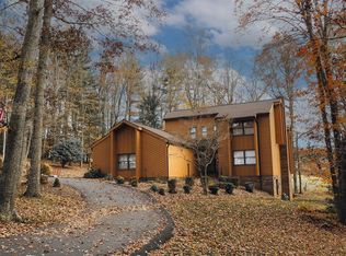 236 Ridge Crest Dr, Hillsville, VA 24343