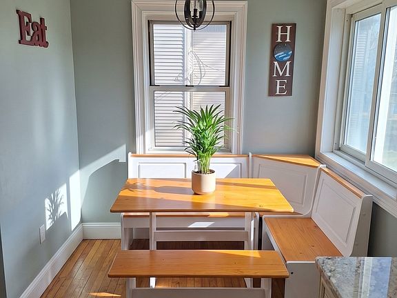 5th image of 83 Chestnut St