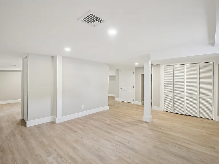 223 Victor St — Photo 21
