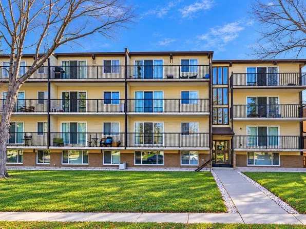 635 N 56th Ave SW #403, Calgary, AB T2V 0G9