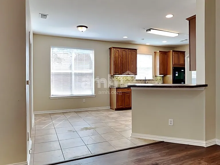 1245 Potter Ave — Photo 6