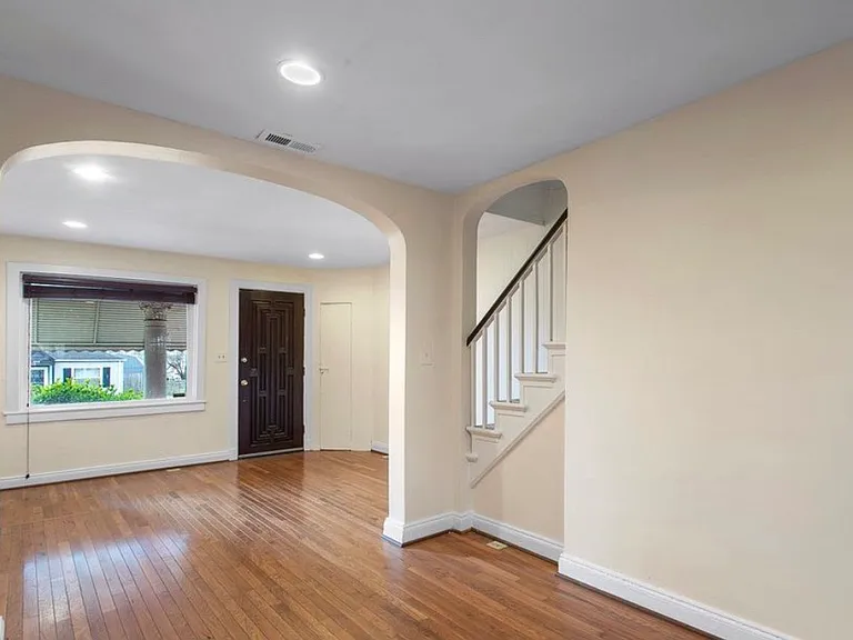 1220 Wallace St — Photo 7