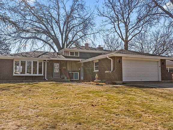 2nd image of 18W089 Claremont Dr