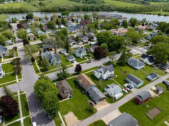 3rd image of 647 Pine Avenue