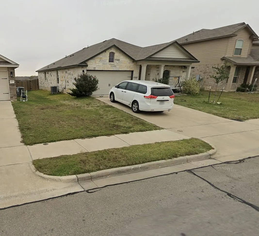 4 bed, 2020 sqft, $2,350 — Photo 2
