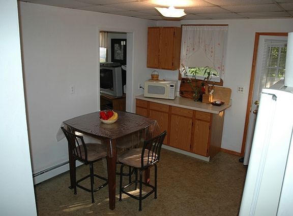 5th image of 381 Orchard Ave