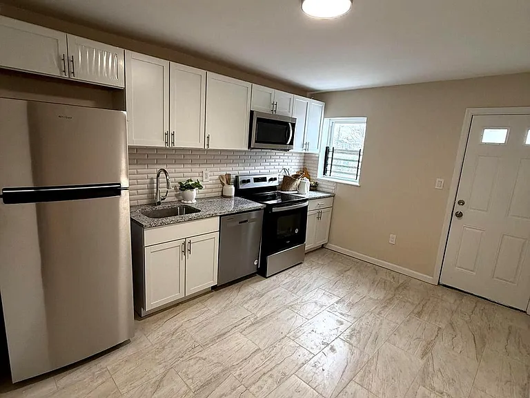 1028 E North Ave — Photo 6