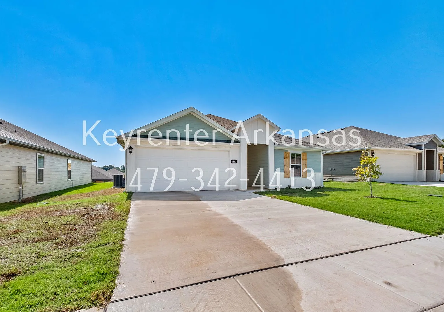 Beautiful, Brand New 4/2 in Gentry! — Photo 2