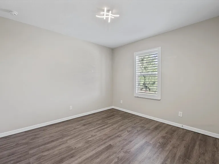 529 SW 26th Terrace Cpe — Photo 3