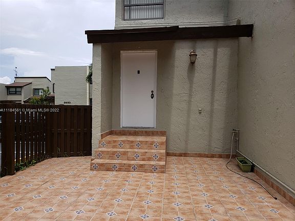 4th image of 9980 NW 9th Street Cir APT 206-5