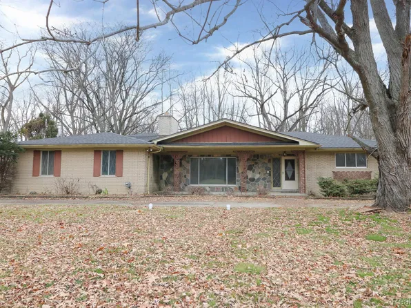23632 Lake Ravines Dr, Southfield, MI 48033