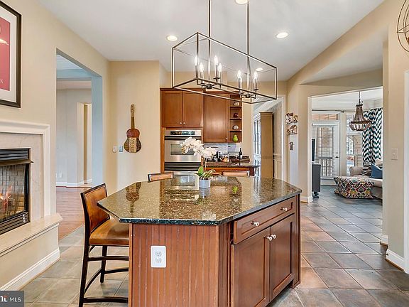 5th image of 4032 Von Neuman Cir