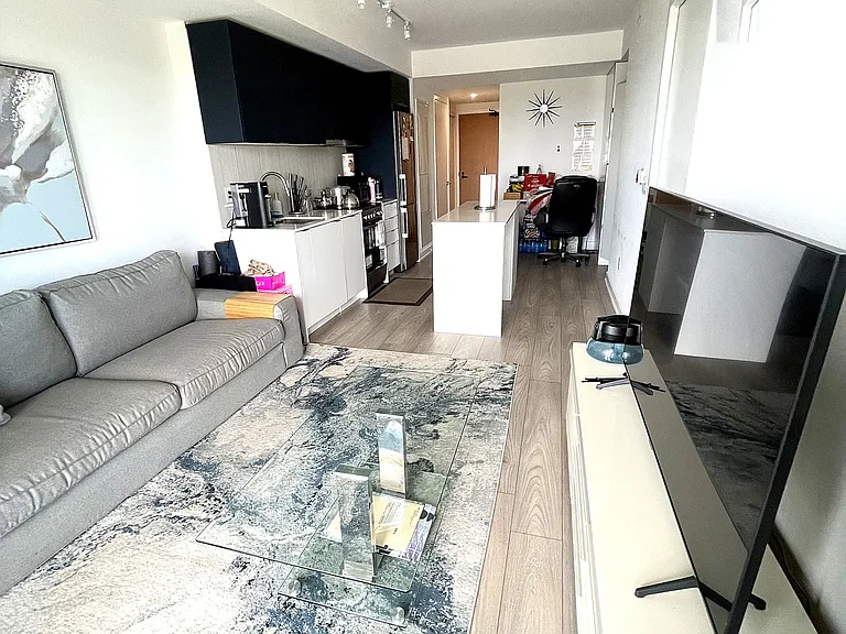 8 Tippett Rd #808 — Photo 2