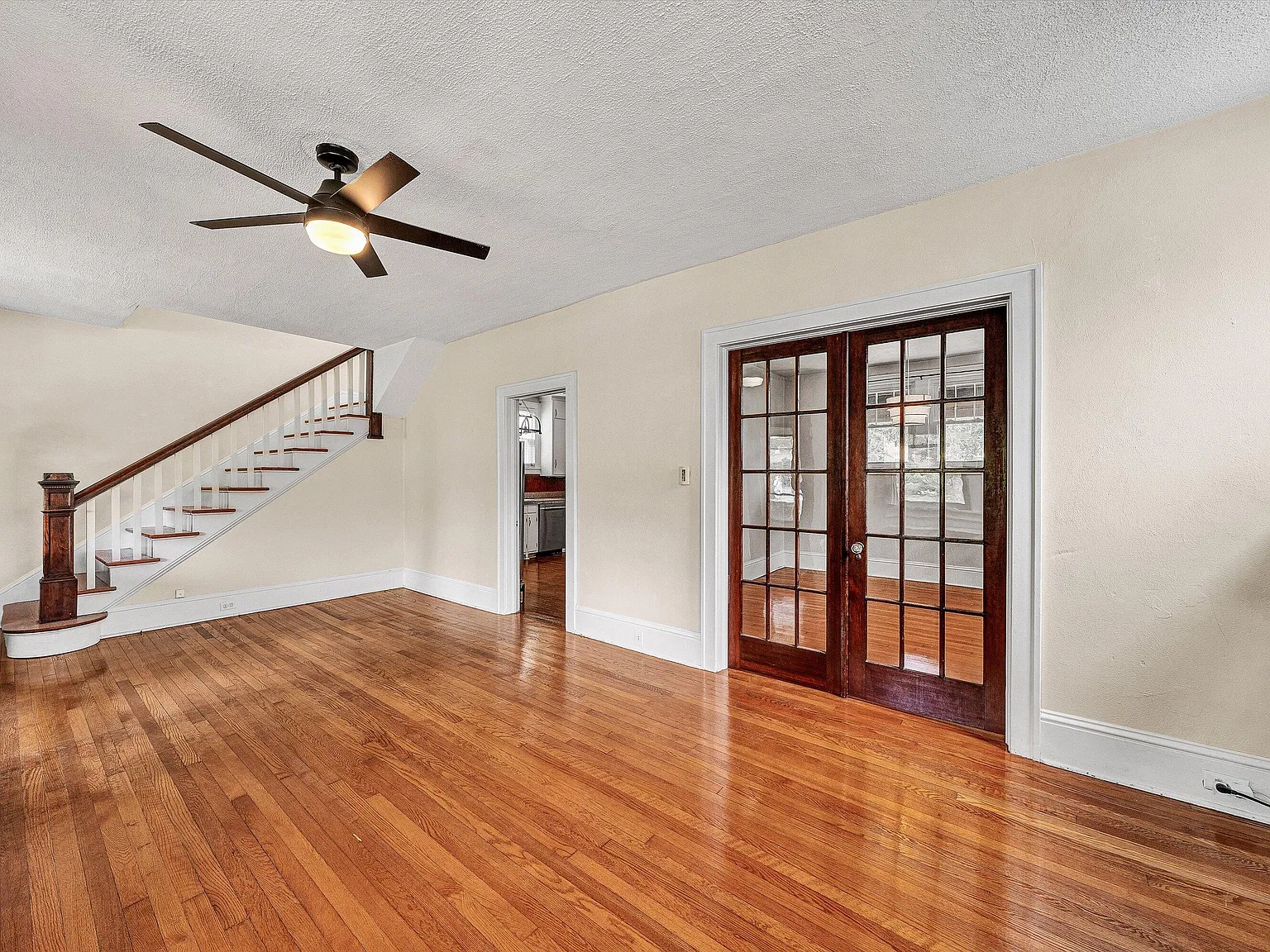 3 bed, 2.0 bath, 1696 sqft, $2,395 — Photo 4