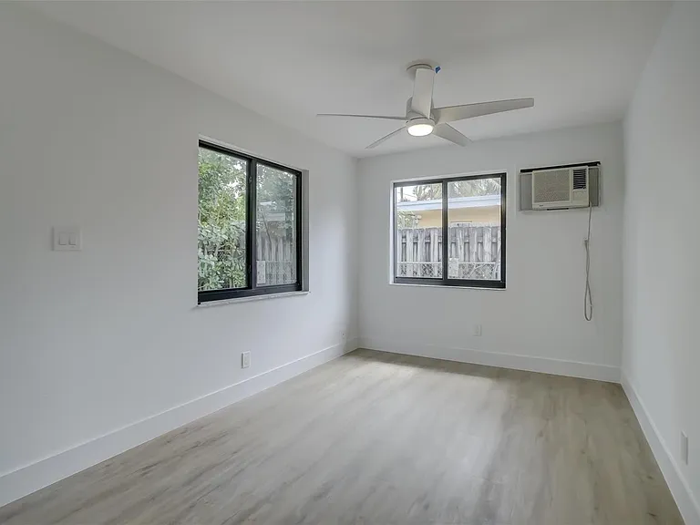 2155 NE 56th Ct — Photo 16