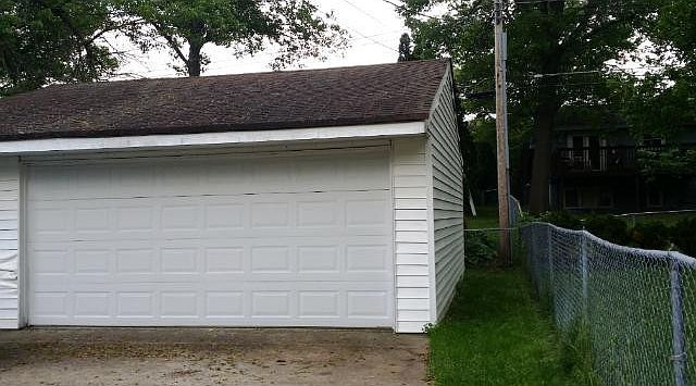 2nd image of 686 Larpenteur Ave E