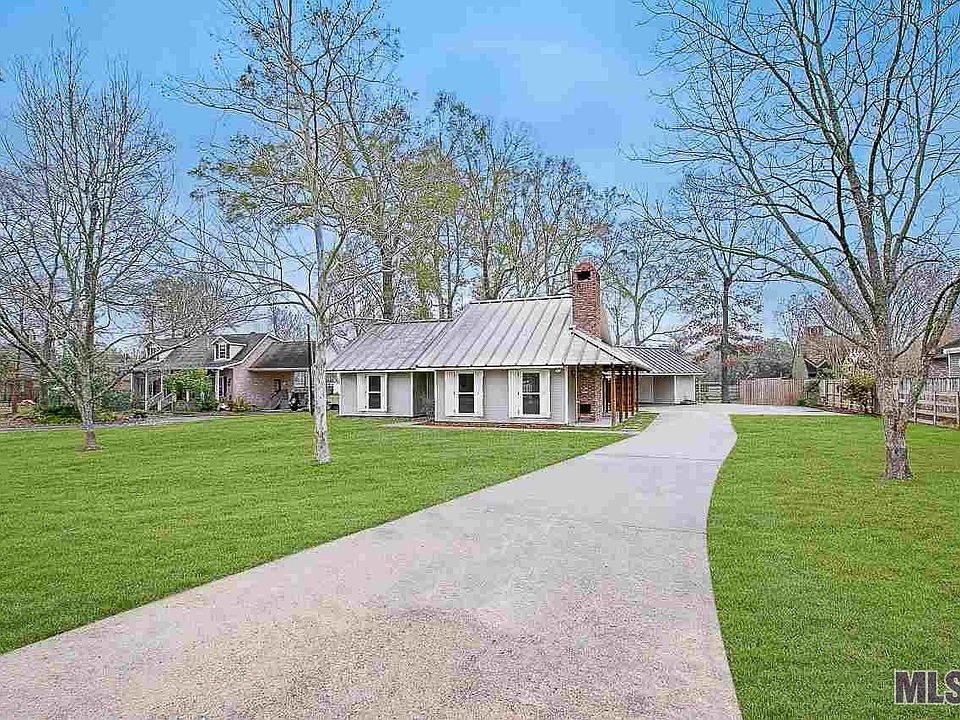 1st image of 18568 Magnolia Est