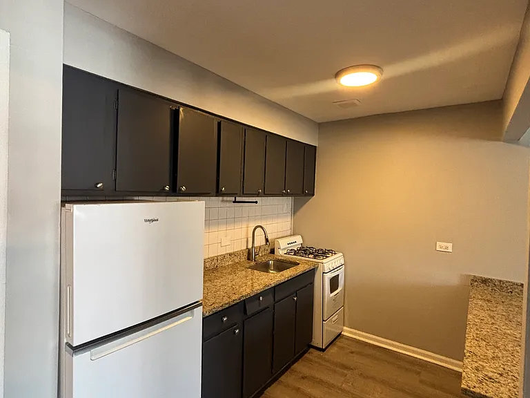 3331-53 Commercial Ave — Photo 6