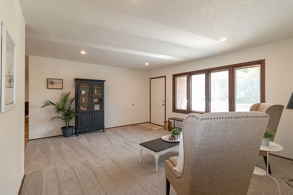 4 bed, 2.5 bath, 1920 sqft, $2,975 — Photo 4
