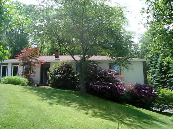 3rd image of 21 Cornell Ave