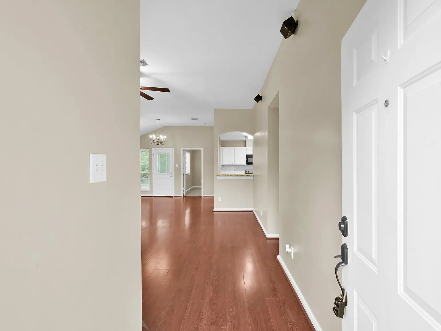 3 bed, 2.0 bath, 1485 sqft, $1,750 — Photo 3