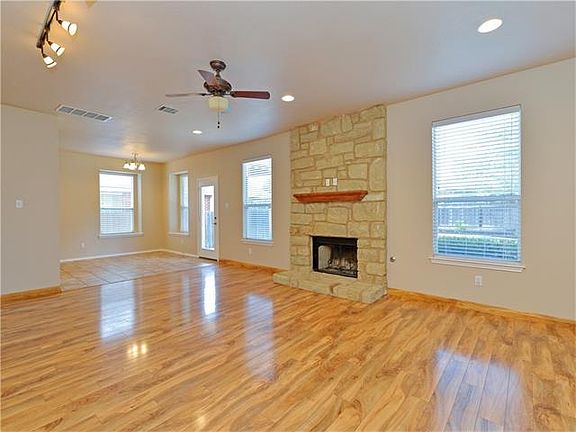 5th image of 1704 McClannahan Dr