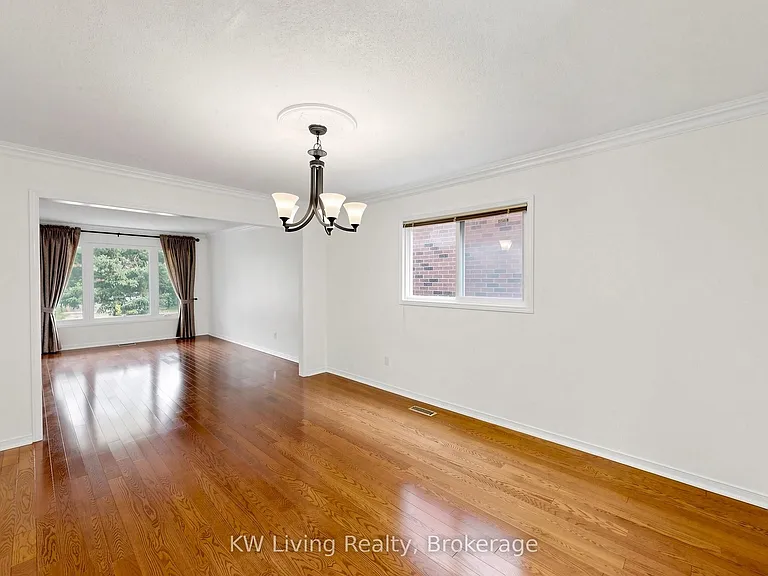 33 Southgate Cres — Photo 5