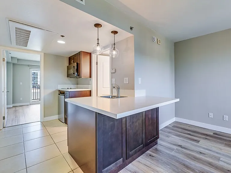 Bayview Tower Condominiums — Photo 16