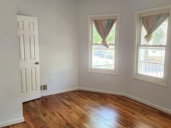 3rd image of 12 Howell Pl Floor 1