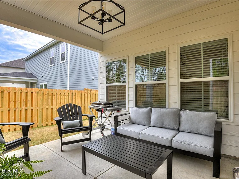 2049 Warbler Dr — Photo 50
