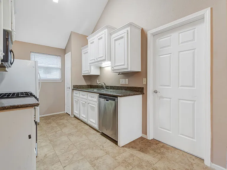 17018 Dusty Mill Dr W — Photo 5