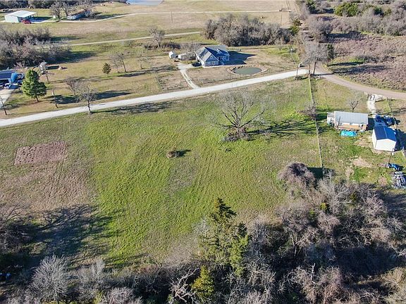 3rd image of 253 Dewey Ln