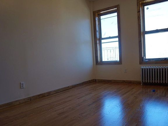 5th image of 300 S 3rd St APT 2A