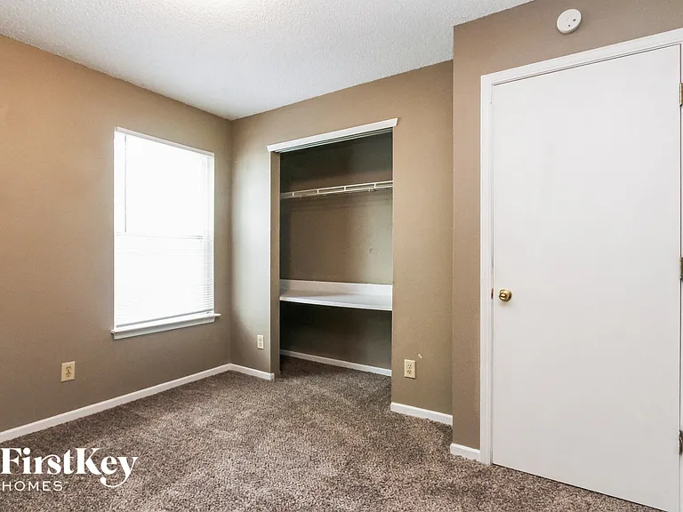 1861 Southernwood Ln — Photo 10