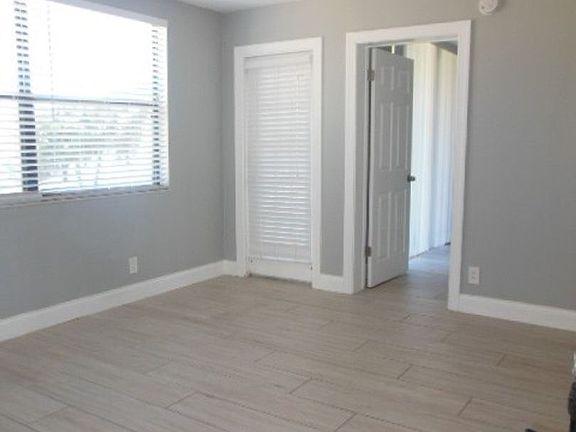 5th image of 714 Executive Center Dr #212-4-212