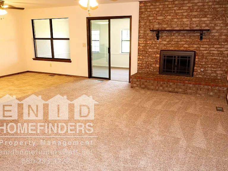 128 N Texoma Dr — Photo 2