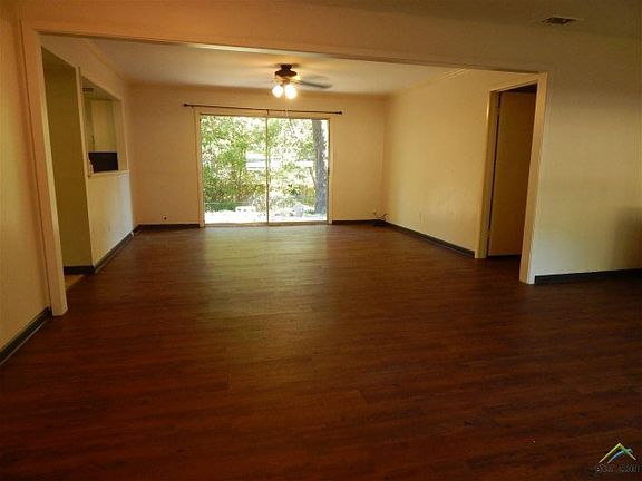5th image of 2408 Woodhaven Dr