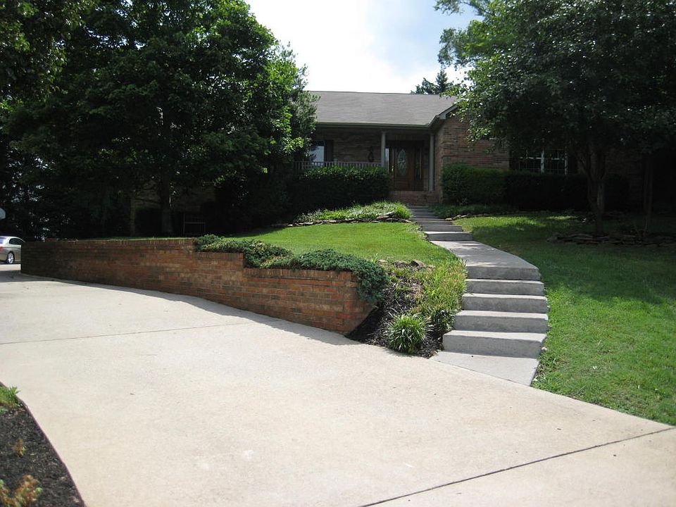 1st image of 826 Westridge Cir