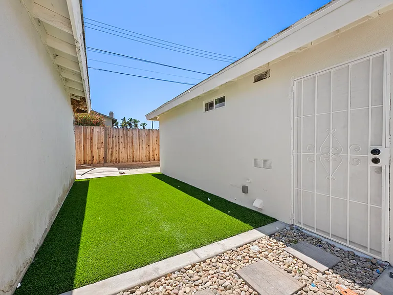 2350 Santa Ana Ave #F — Photo 15