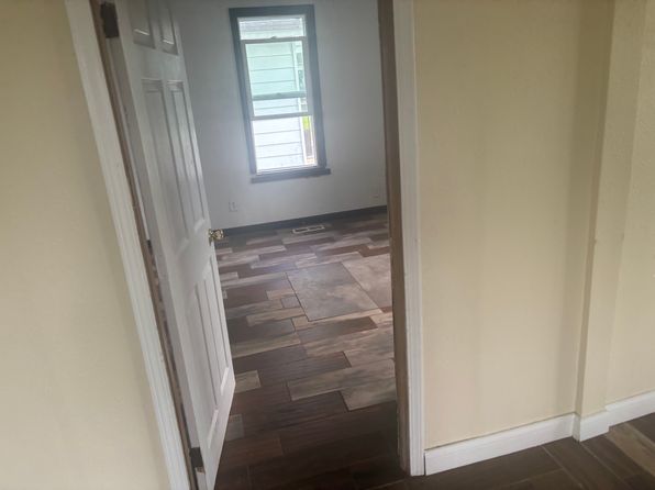 1037 N Elm St