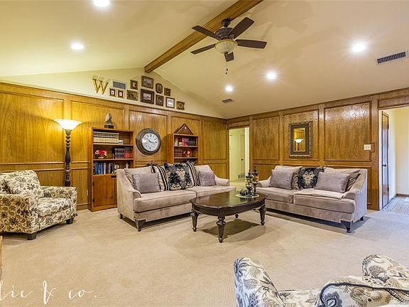4th image of 4601 Oak Knoll St