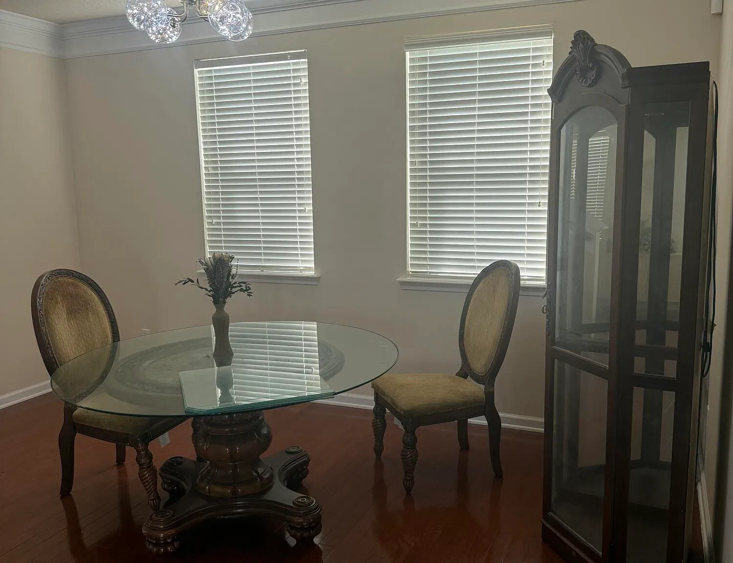 4 bed, 2.5 bath, 2357 sqft, $2,300 — Photo 4