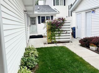 3895 Prairie Ln, Bettendorf, IA 52722