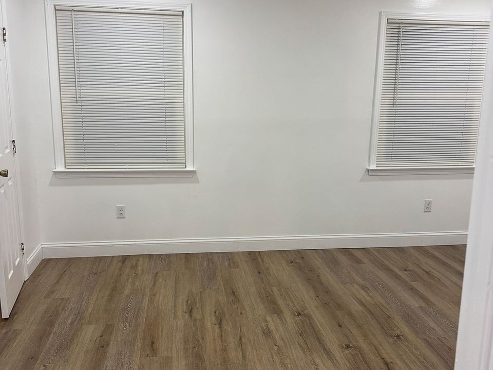 1st image of 25 Padanaram Rd APT 47